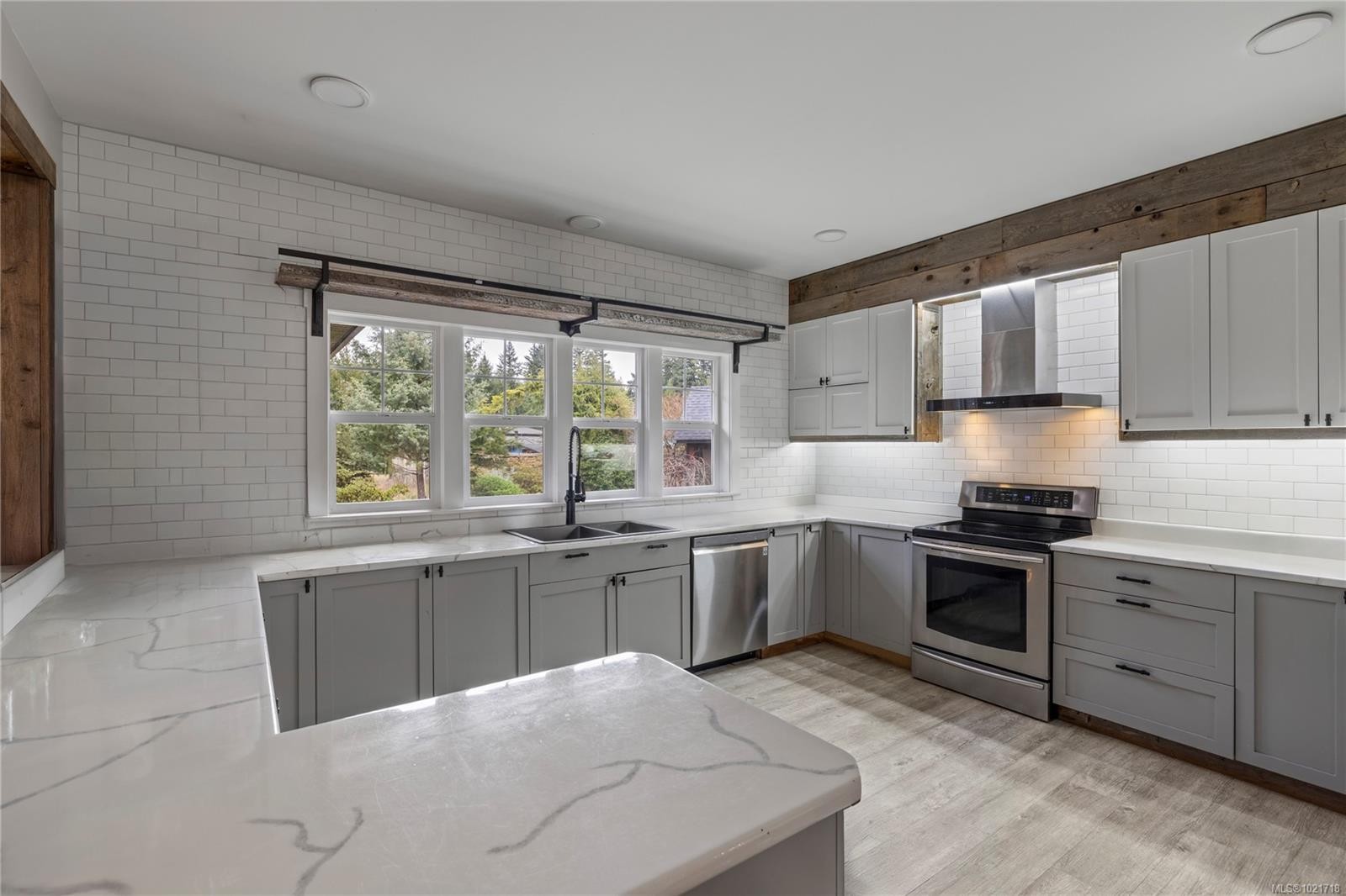 3805 Kriscott Rd, Whiskey Creek, BC