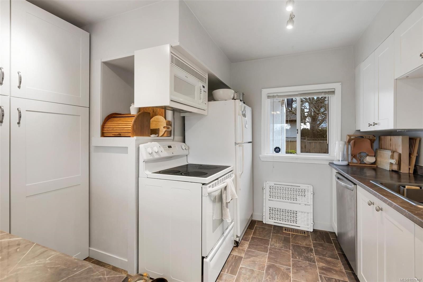 1334 Wood St, Esquimalt, BC