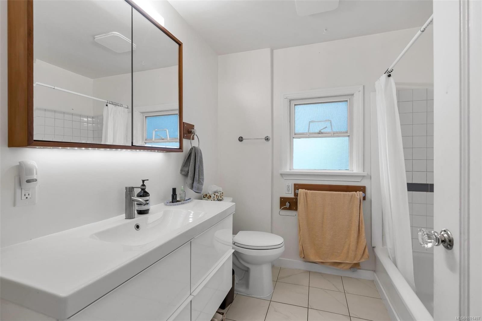 1334 Wood St, Esquimalt, BC