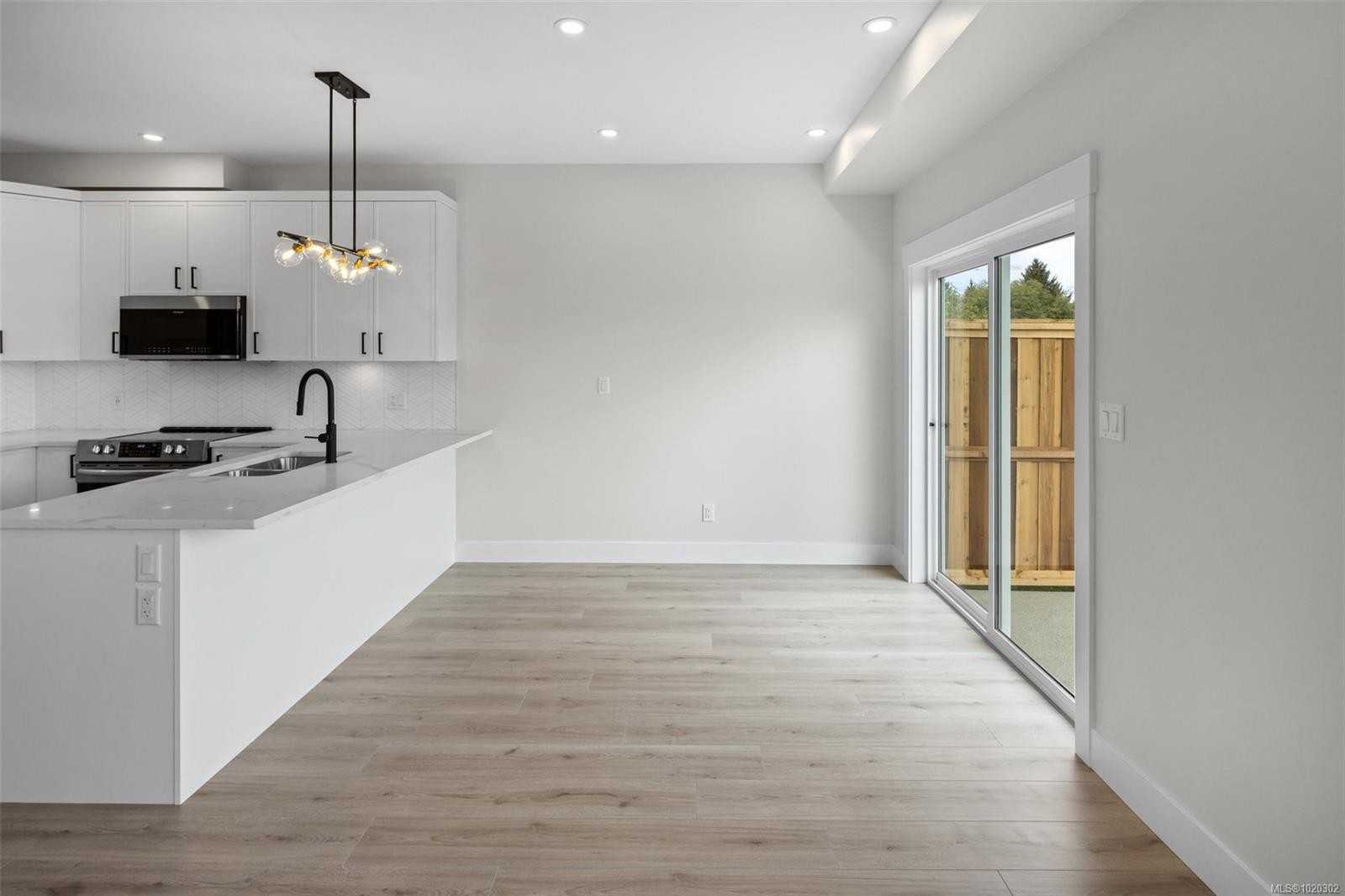 A-6521 Noblewood Pl, Sooke, BC - Indoor Photo Showing Kitchen With Upgraded Kitchen