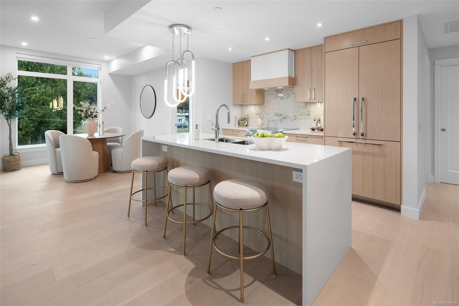206-5229 Cordova Bay Rd, Saanich, BC - Indoor Photo Showing Kitchen With Double Sink With Upgraded Kitchen
