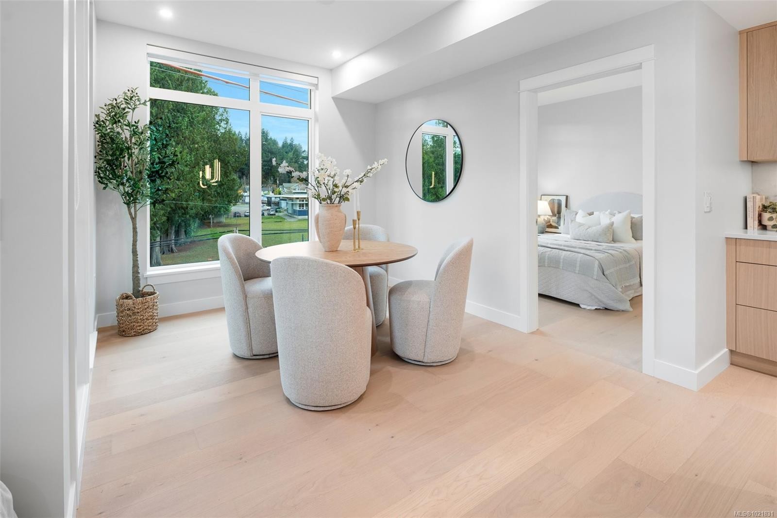 206-5229 Cordova Bay Rd, Saanich, BC - Indoor