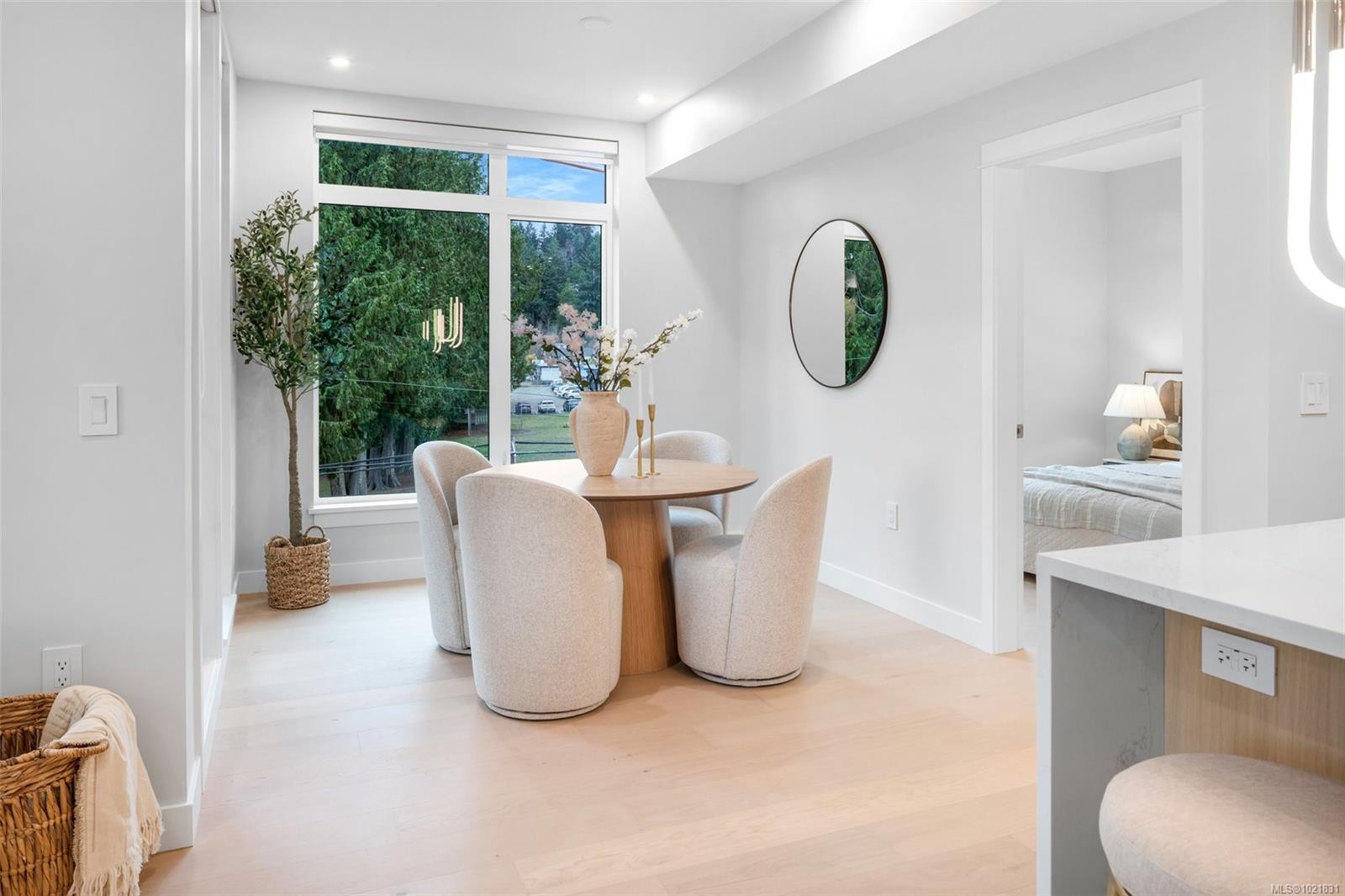 206-5229 Cordova Bay Rd, Saanich, BC - Indoor