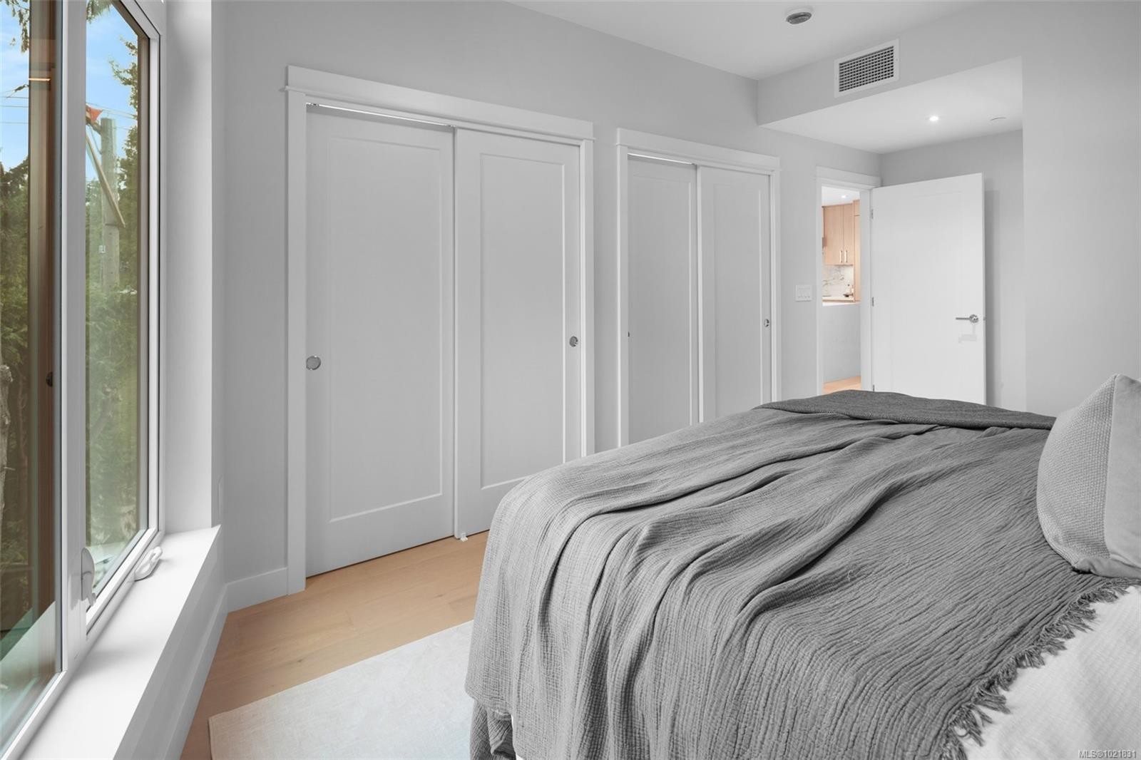 206-5229 Cordova Bay Rd, Saanich, BC - Indoor Photo Showing Bedroom