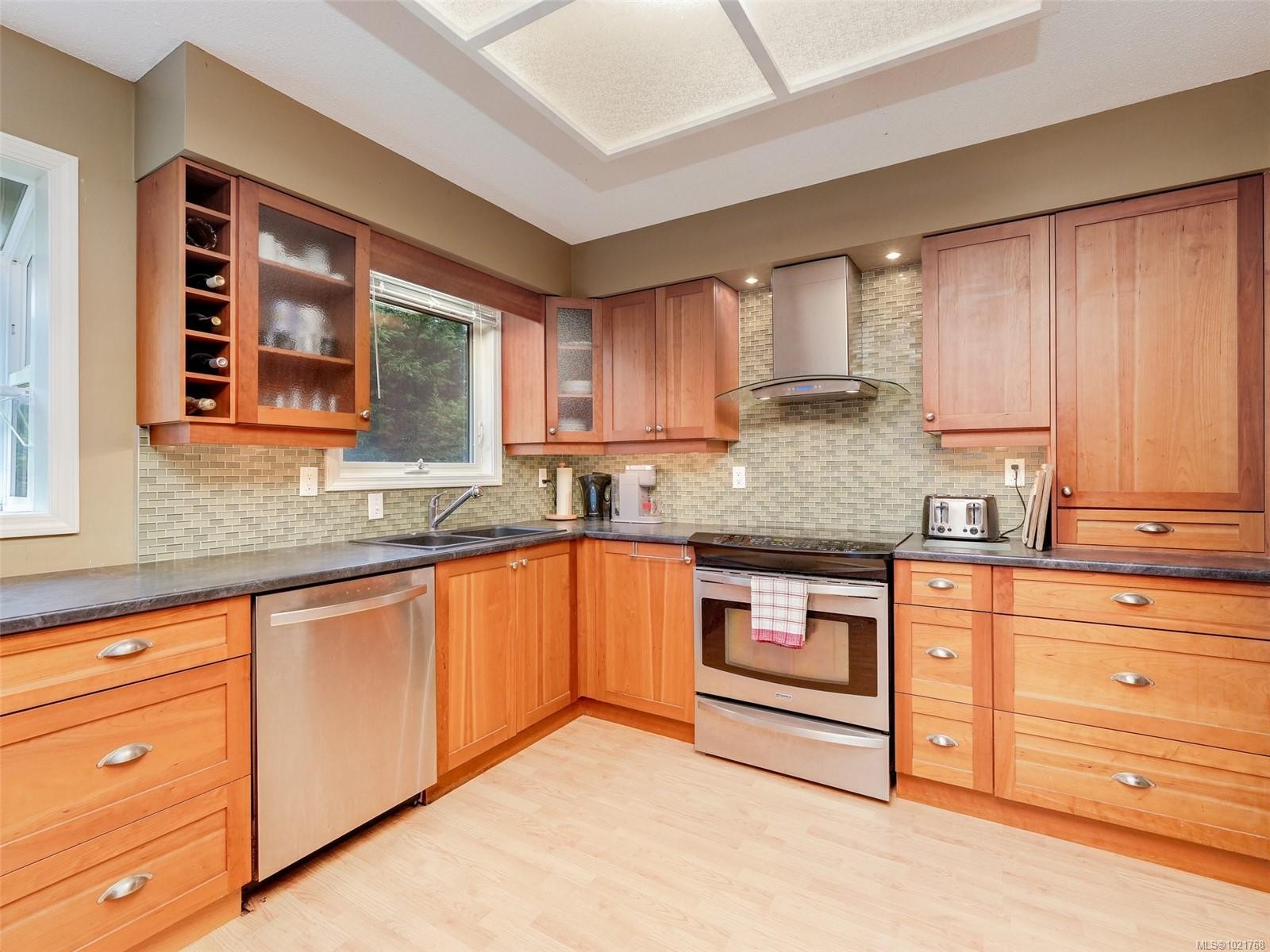 1018 Damelart Way, Central Saanich, BC