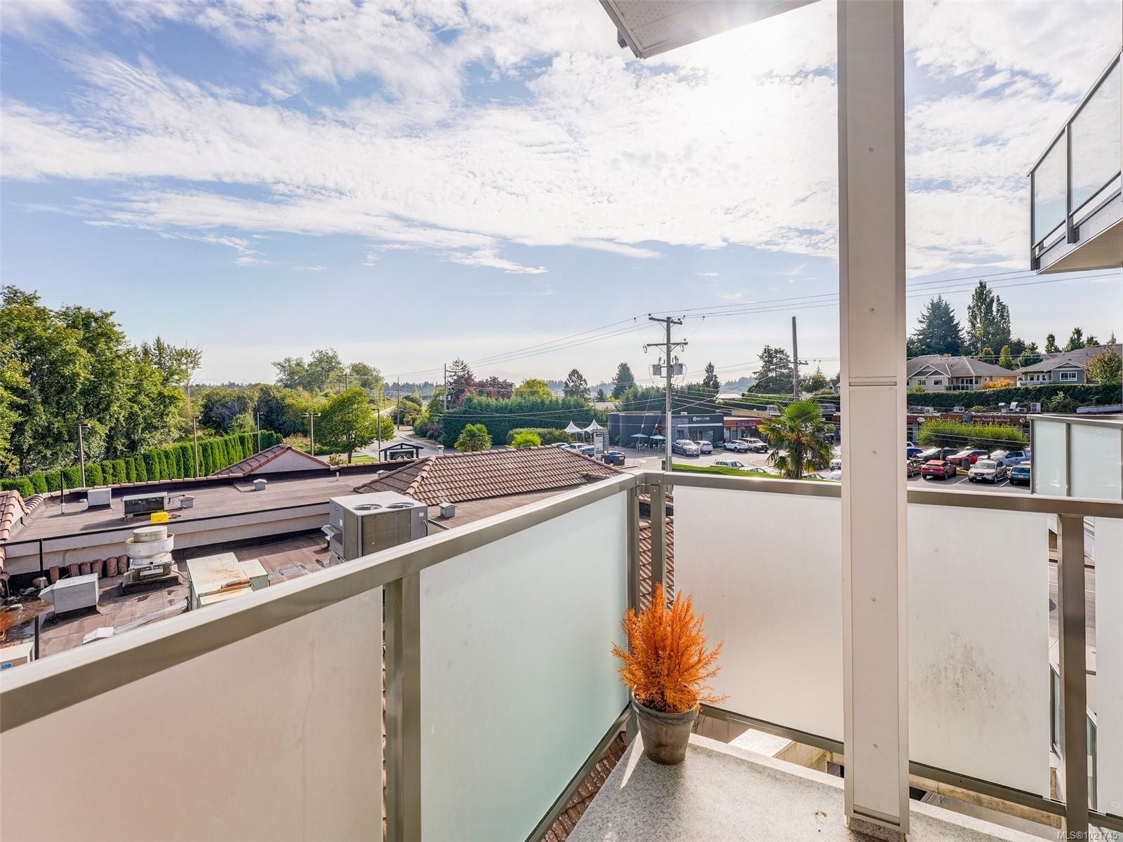 307-7098 Wallace Dr, Central Saanich, BC