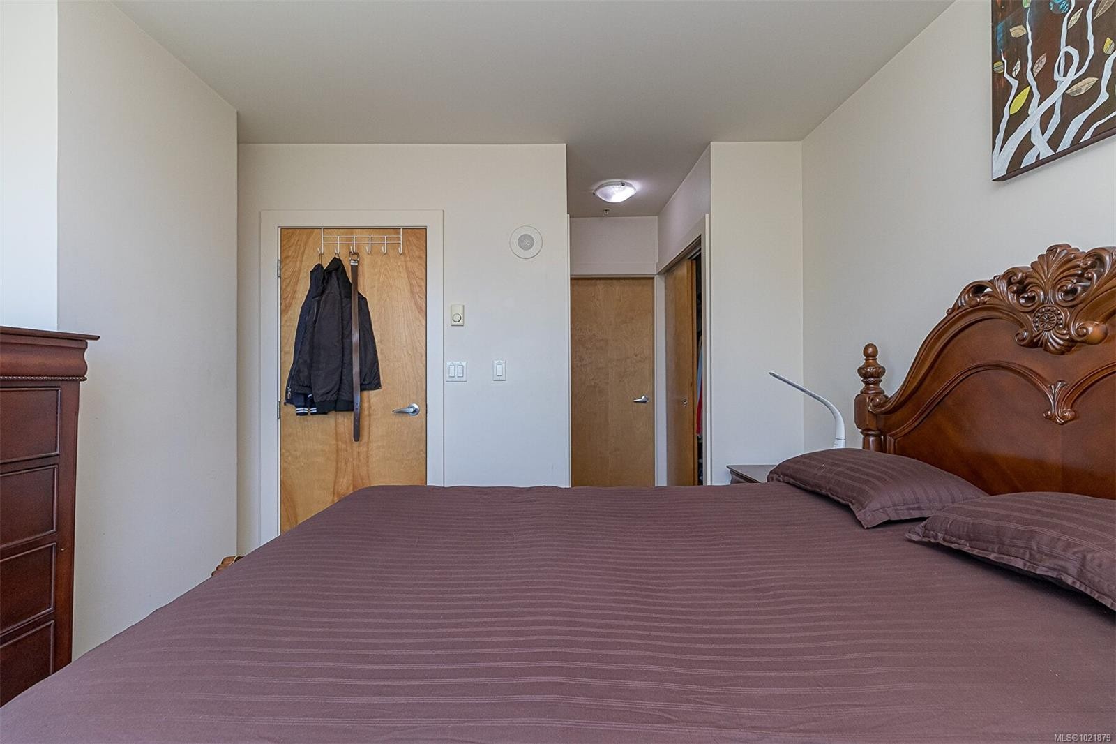 624-2745 Veterans Memorial Pkwy, Langford, BC - Indoor Photo Showing Bedroom