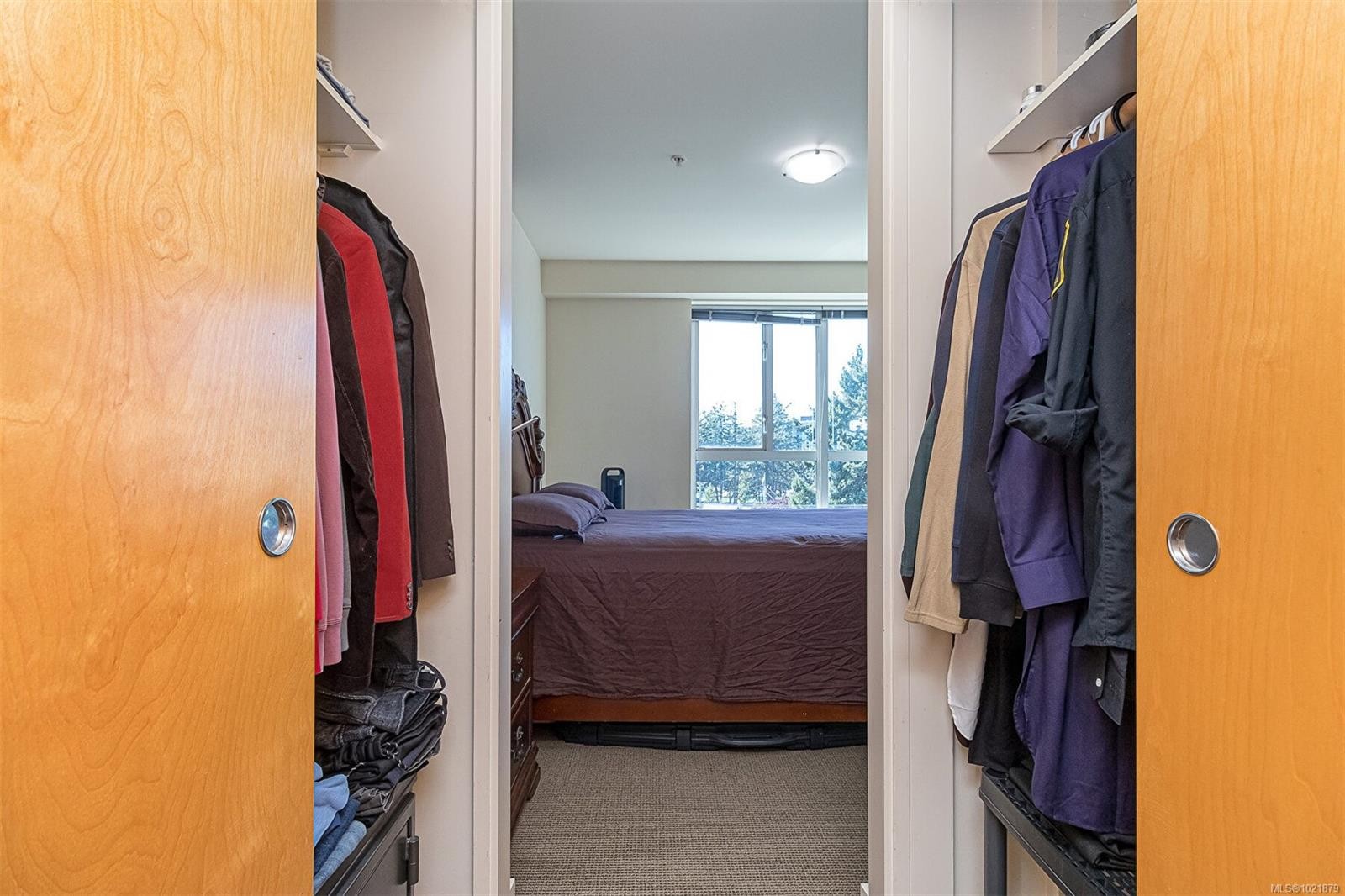 624-2745 Veterans Memorial Pkwy, Langford, BC - Indoor With Storage