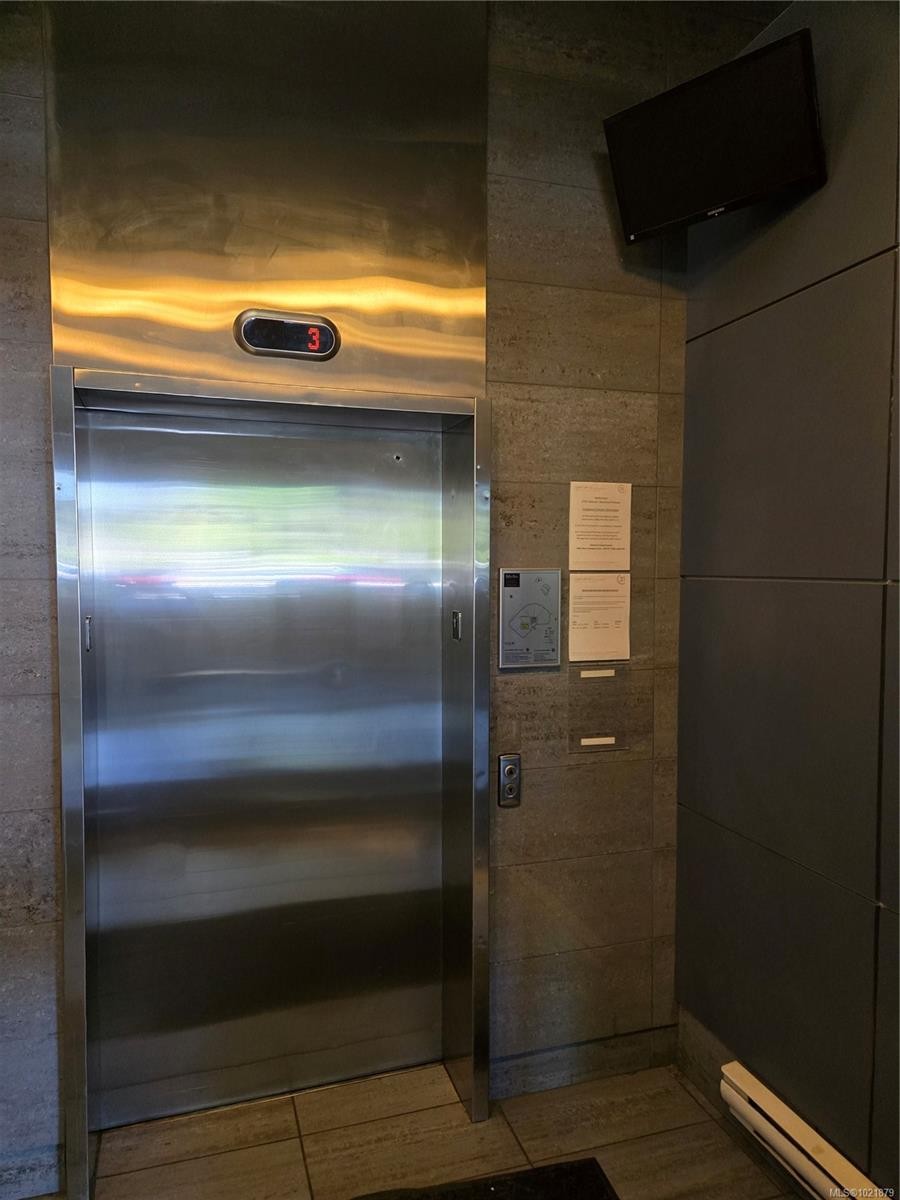 624-2745 Veterans Memorial Pkwy, Langford, BC - Indoor