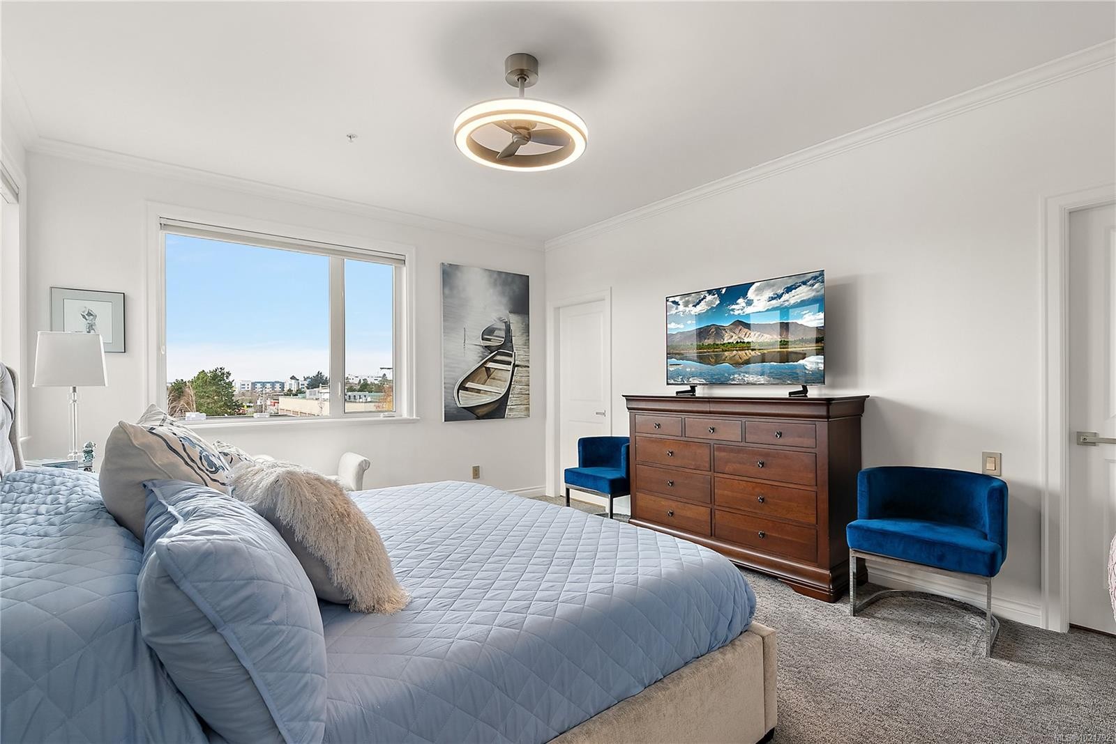 Ph403-2409 Bevan Ave, Sidney, BC - Indoor Photo Showing Bedroom