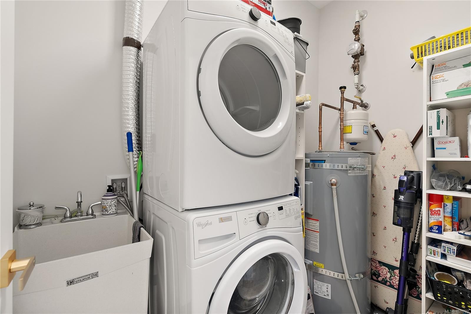 Ph403-2409 Bevan Ave, Sidney, BC - Indoor Photo Showing Laundry Room