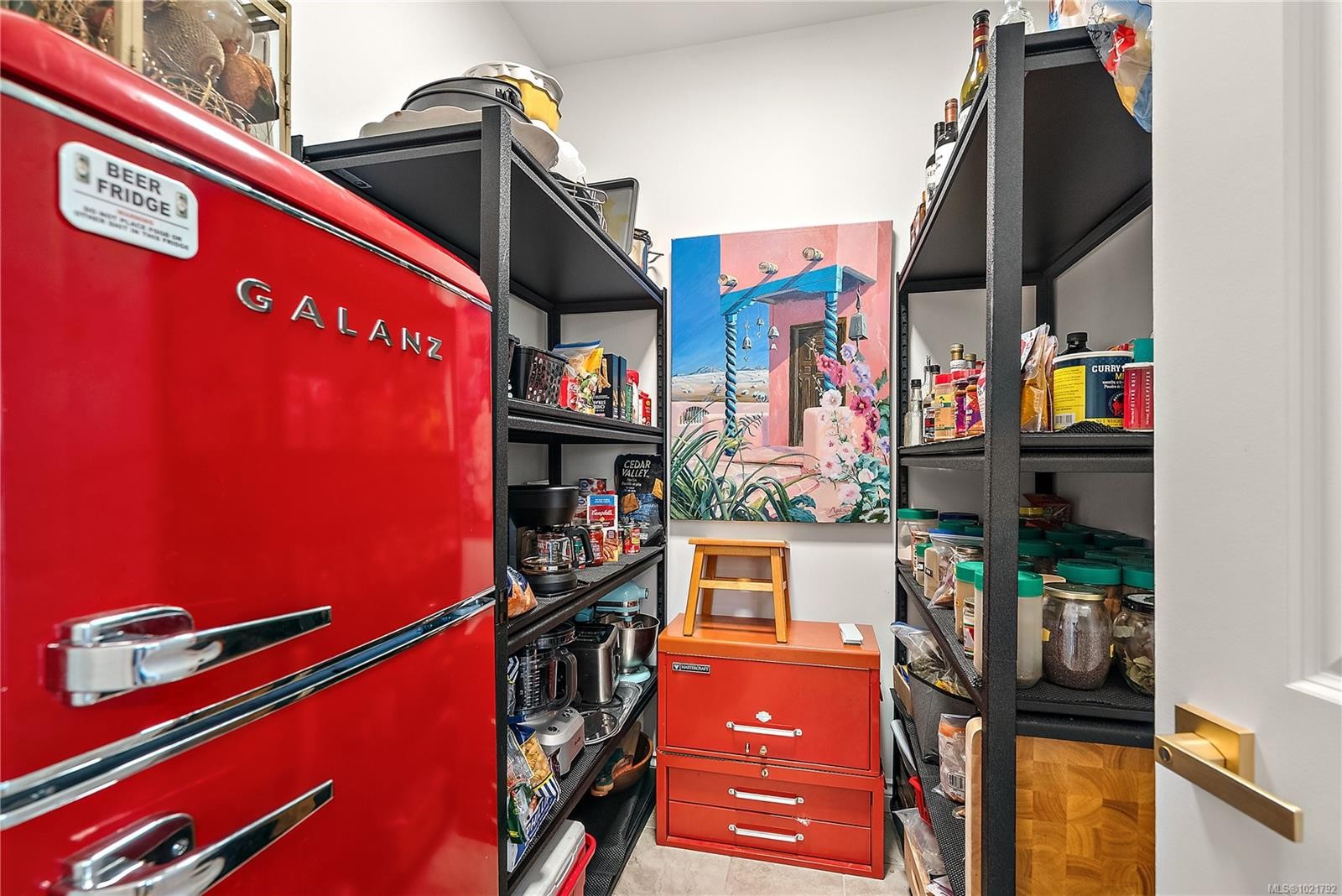 Ph403-2409 Bevan Ave, Sidney, BC - Indoor With Storage