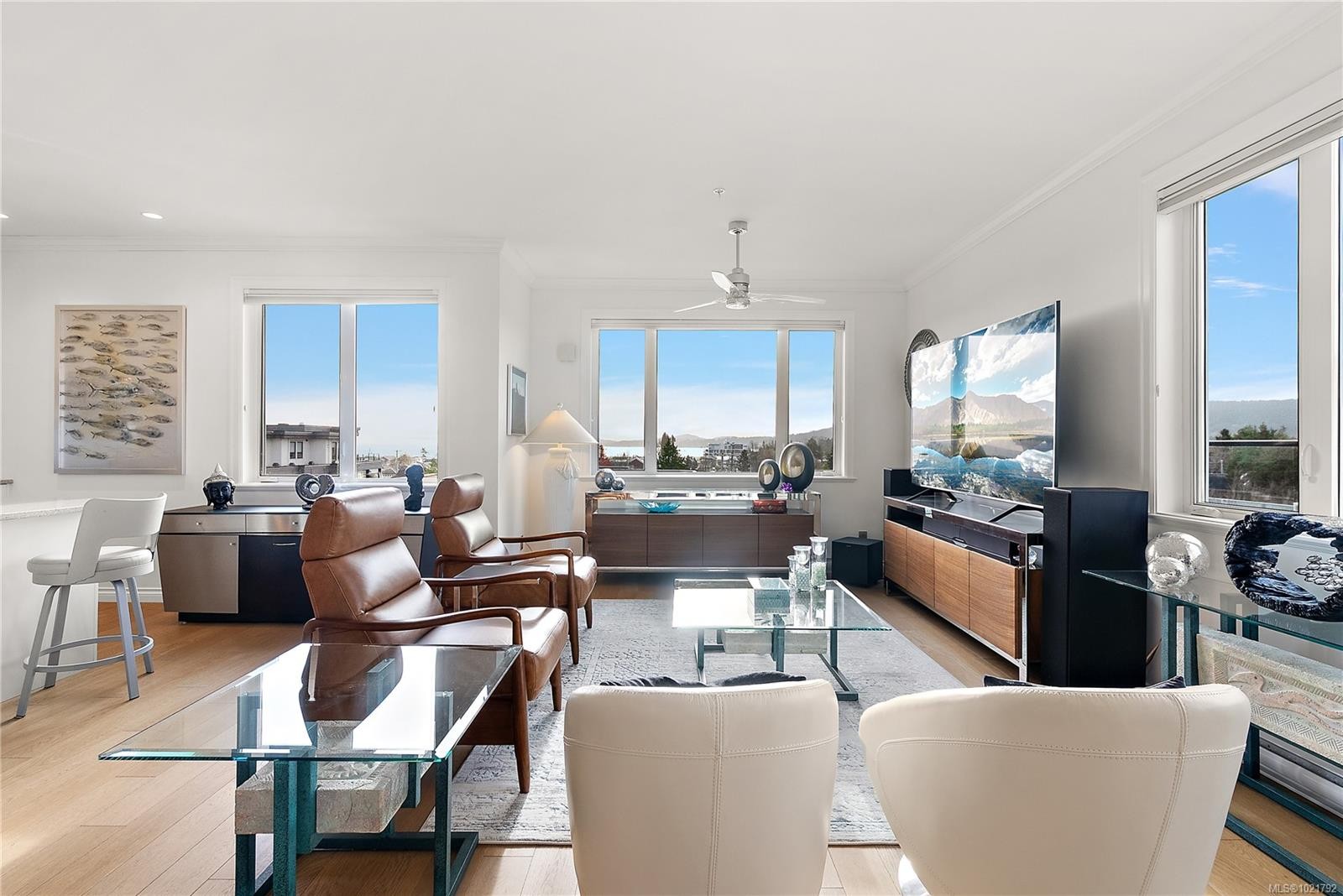 Ph403-2409 Bevan Ave, Sidney, BC - Indoor Photo Showing Living Room