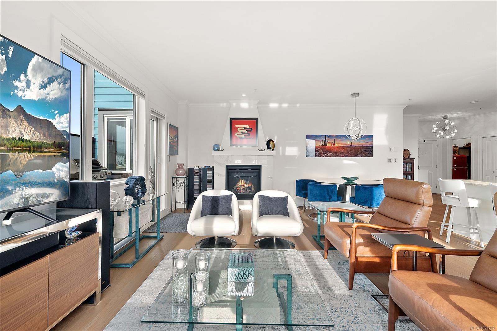 Ph403-2409 Bevan Ave, Sidney, BC - Indoor Photo Showing Living Room