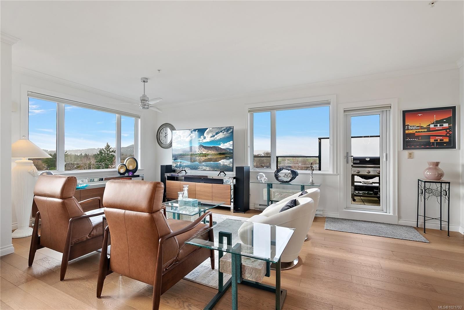 Ph403-2409 Bevan Ave, Sidney, BC - Indoor