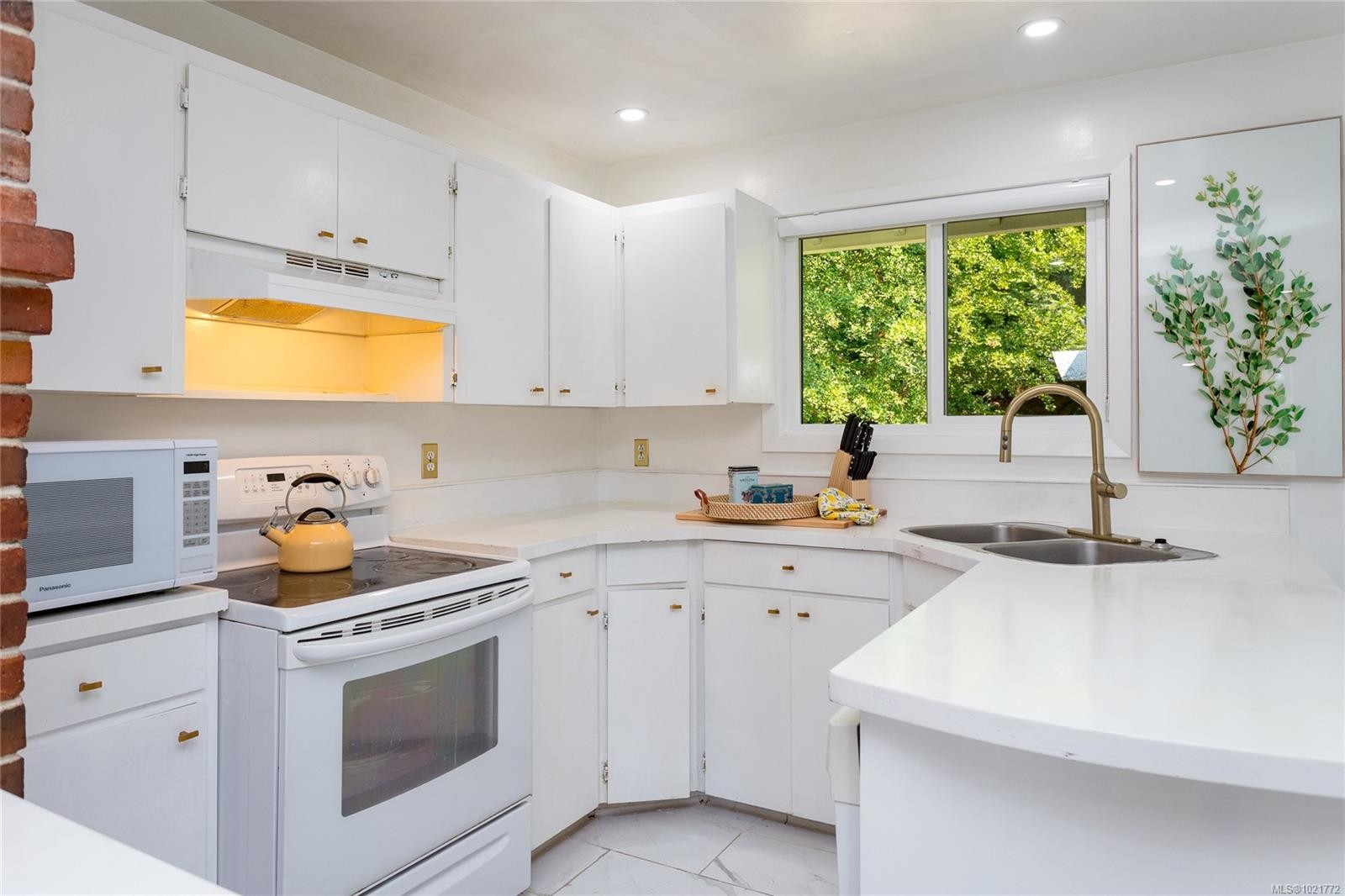 11255 Nitinat Rd, North Saanich, BC