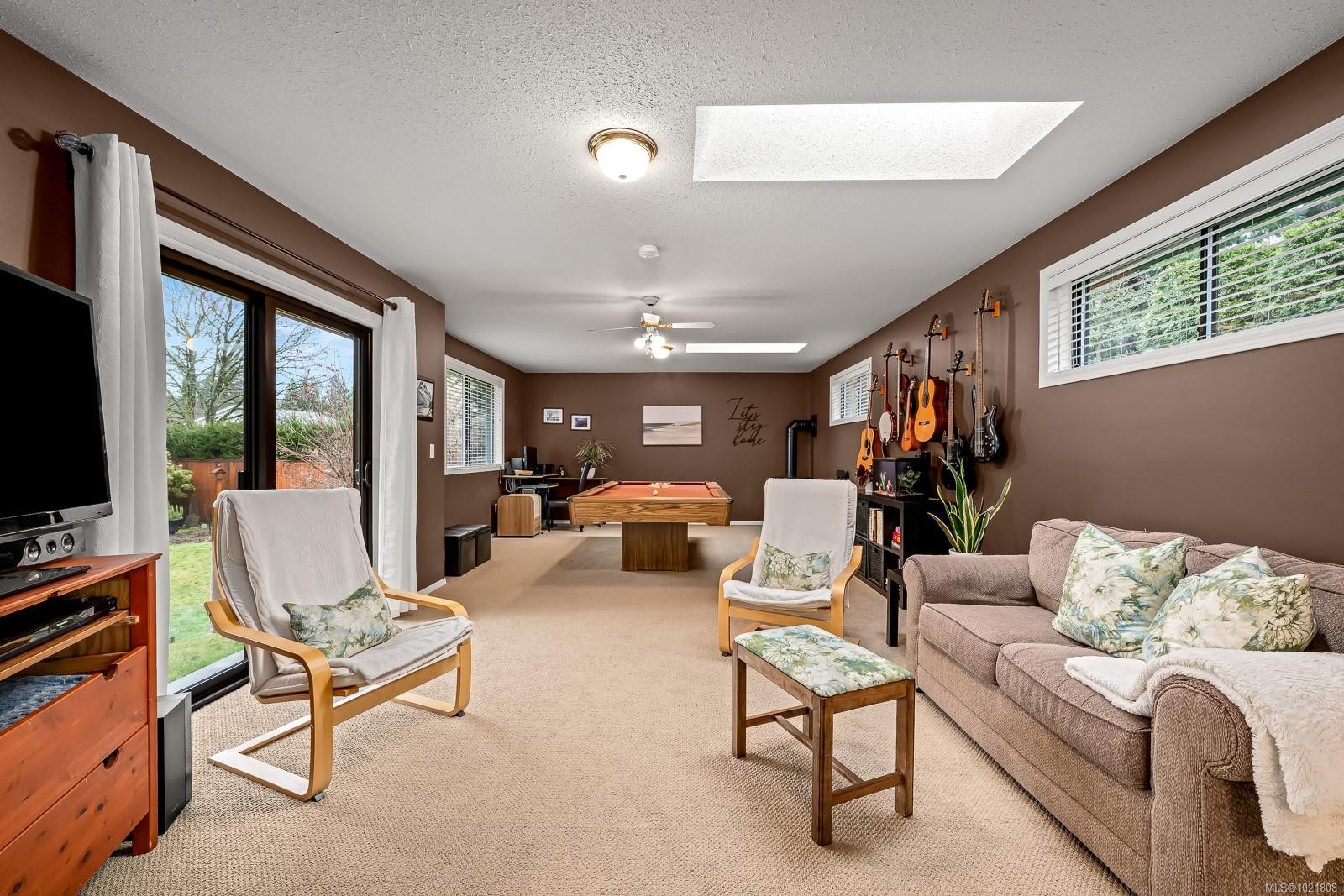 4988 Adrian Rd, Courtenay, BC