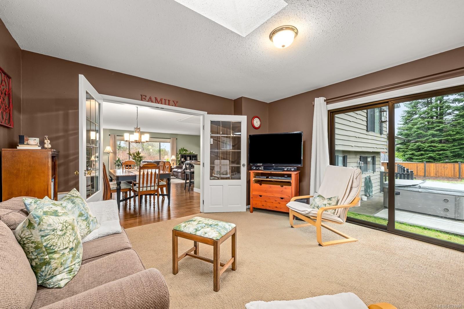 4988 Adrian Rd, Courtenay, BC