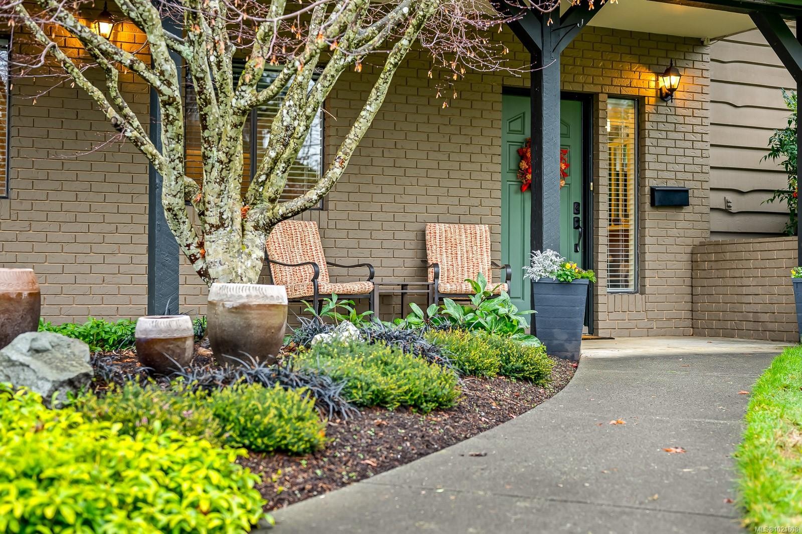 4988 Adrian Rd, Courtenay, BC