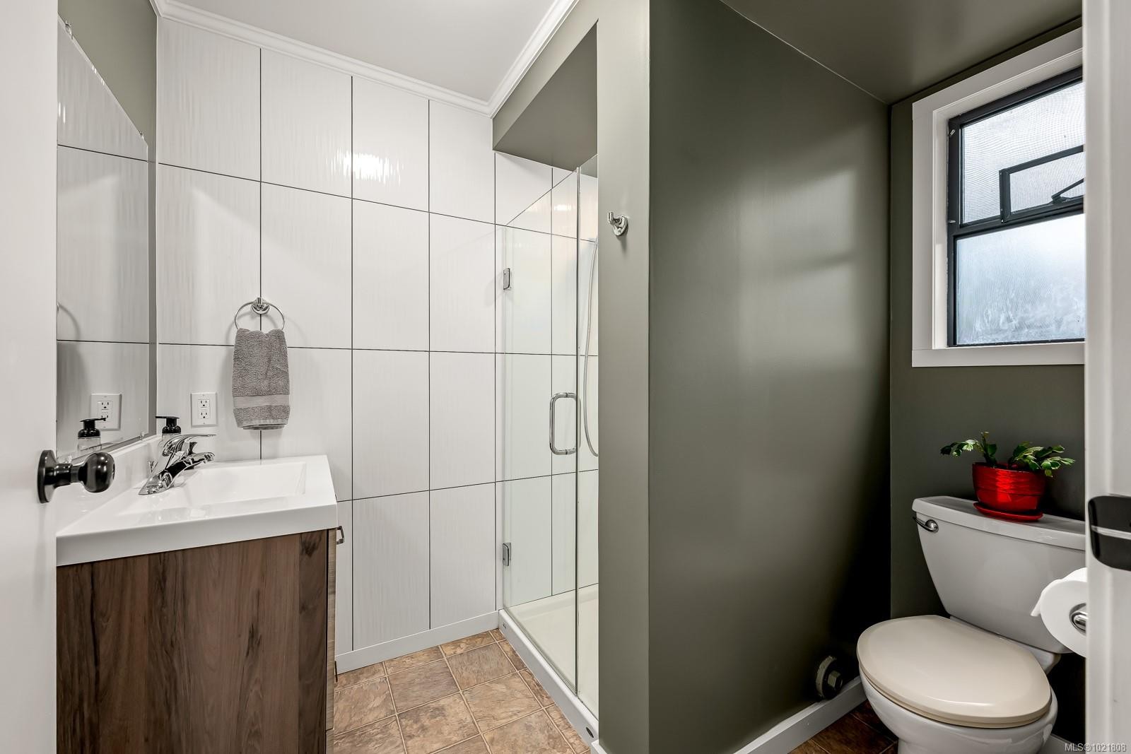 4988 Adrian Rd, Courtenay, BC