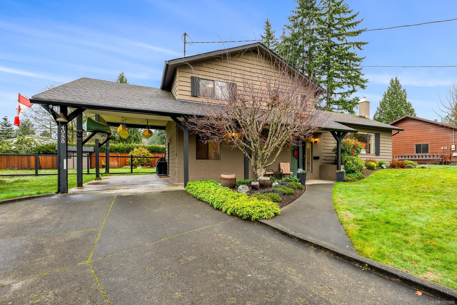 4988 Adrian Rd, Courtenay, BC