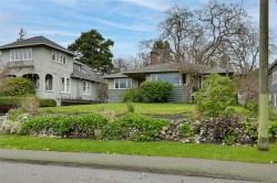 645 Transit Rd Oak Bay, BC V8S 4Z4
