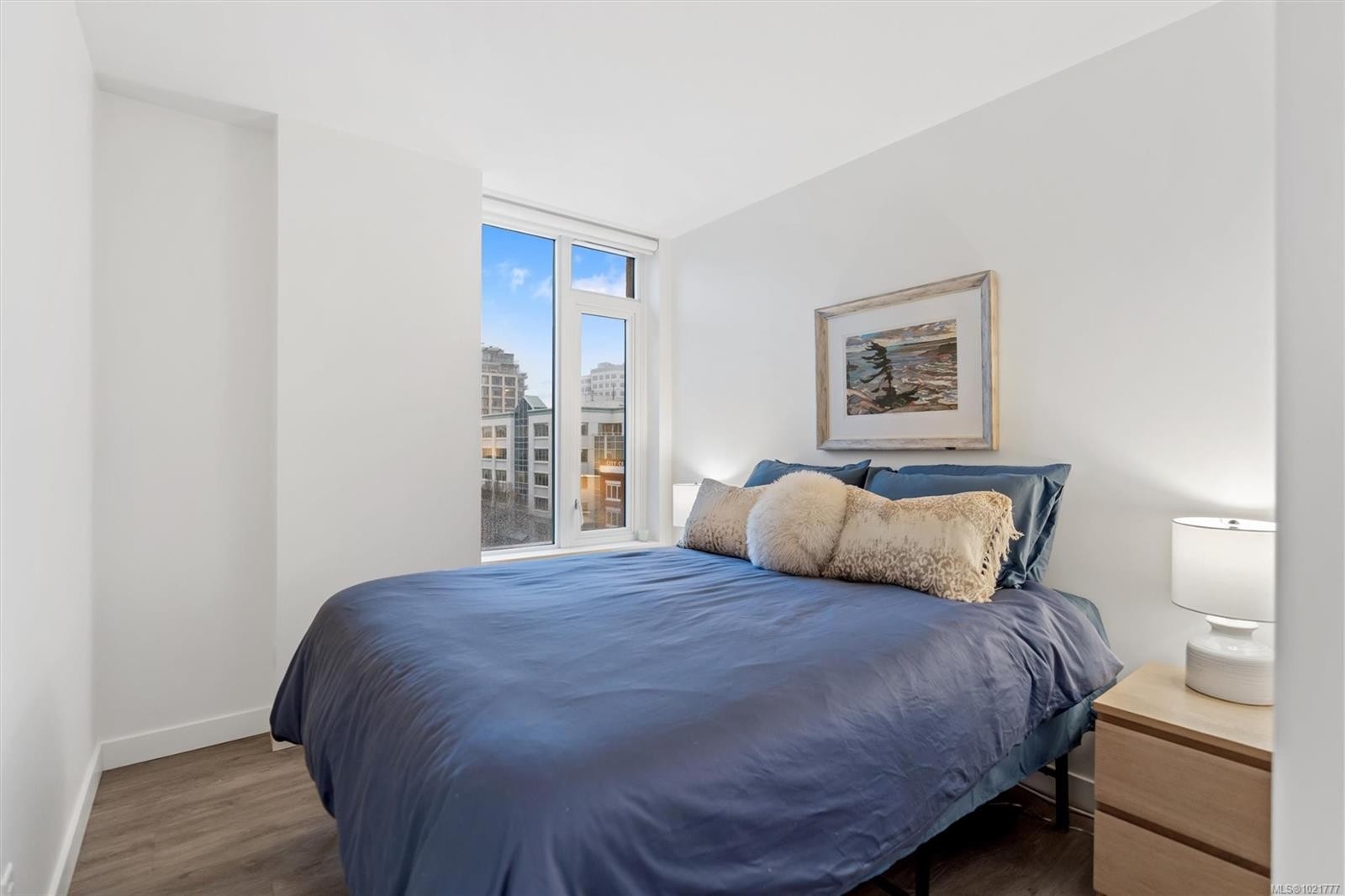 607-845 Johnson St, Victoria, BC - Indoor Photo Showing Bedroom