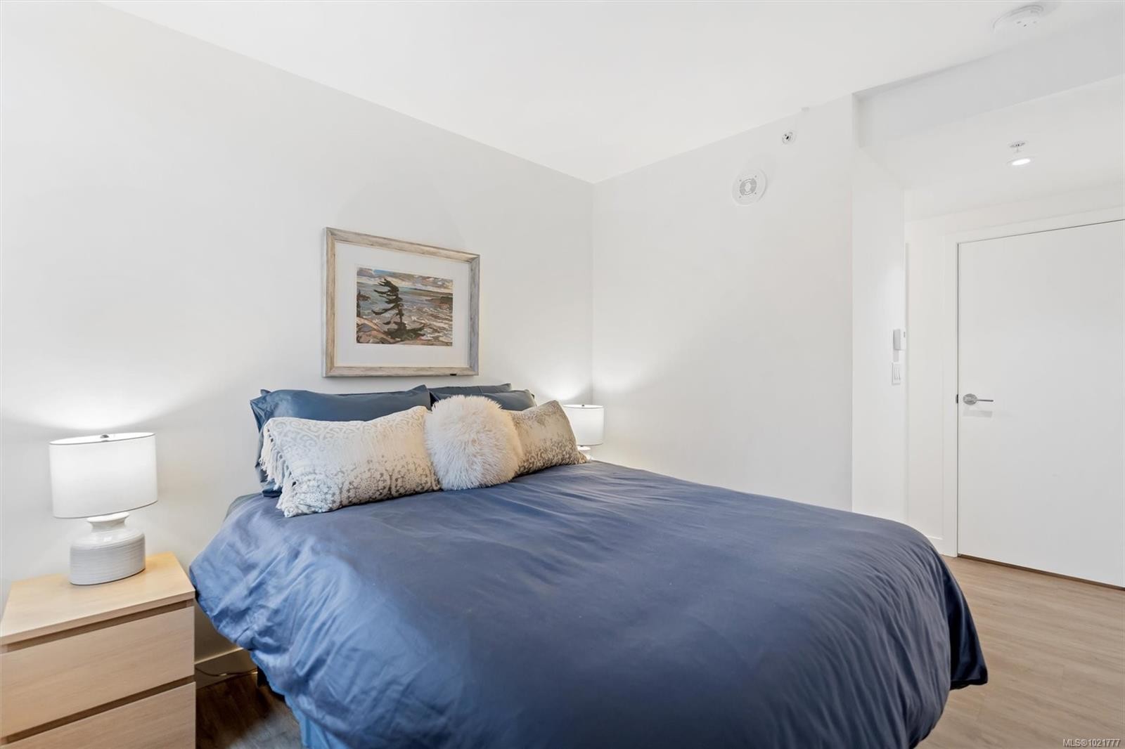 607-845 Johnson St, Victoria, BC - Indoor Photo Showing Bedroom