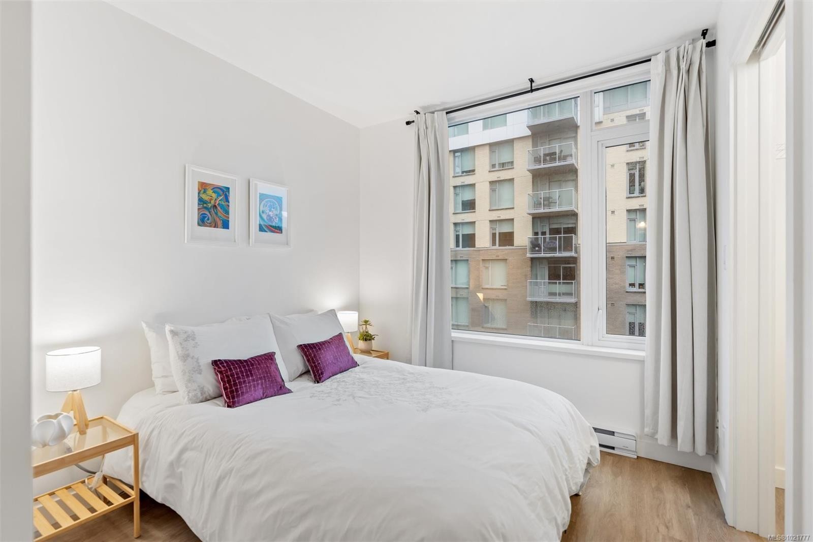 607-845 Johnson St, Victoria, BC - Indoor Photo Showing Bedroom