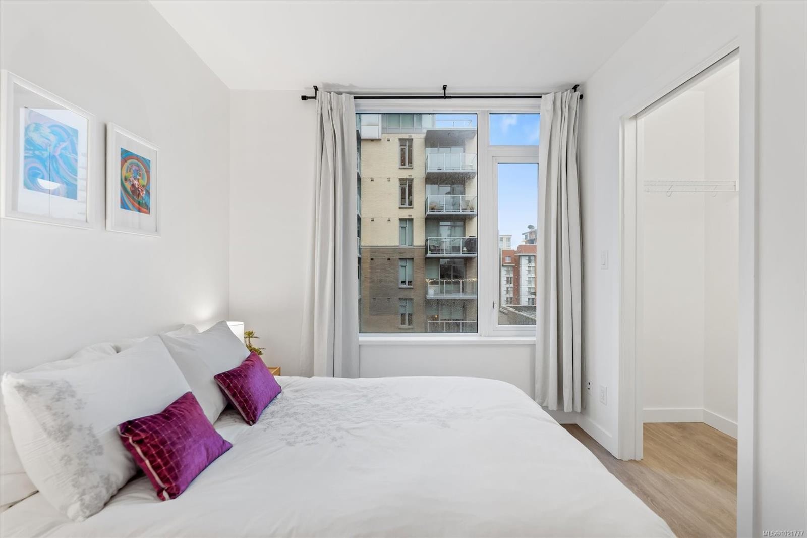 607-845 Johnson St, Victoria, BC - Indoor Photo Showing Bedroom