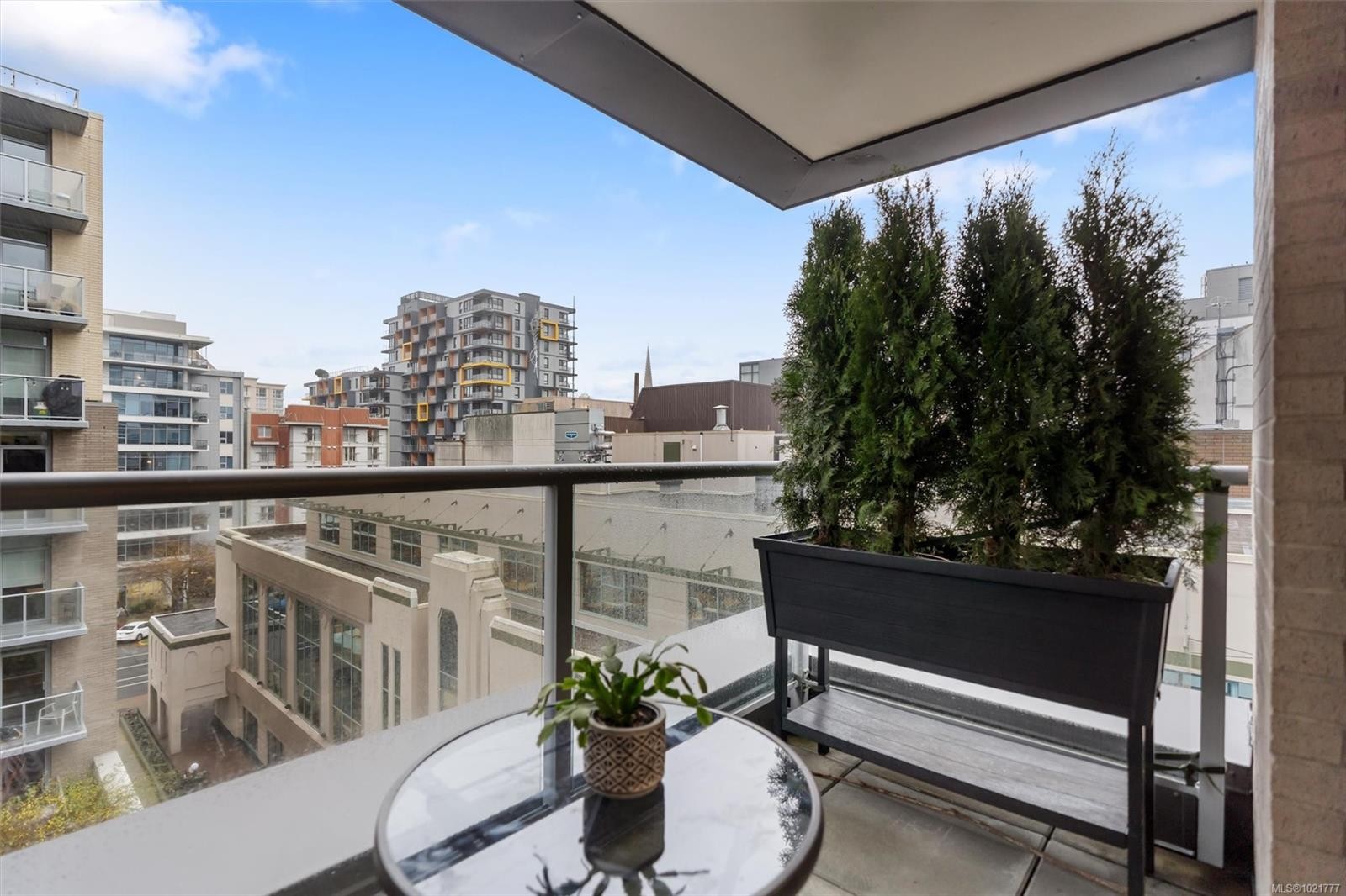 607-845 Johnson St, Victoria, BC - Outdoor With Exterior