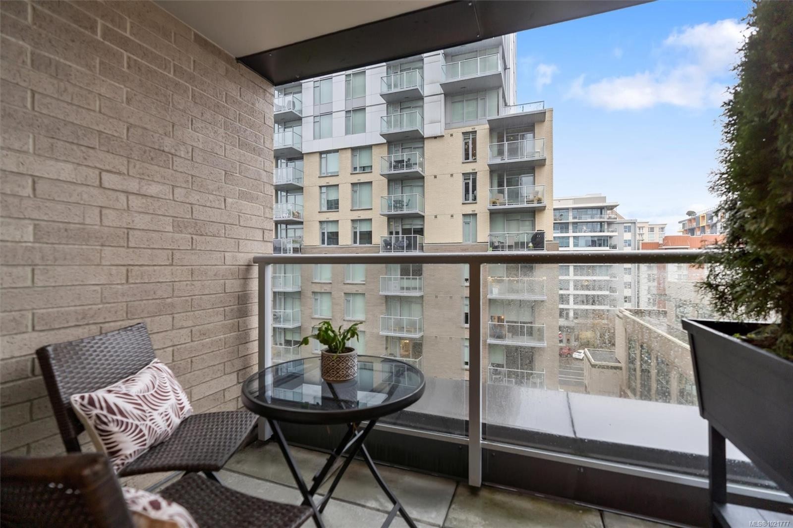 607-845 Johnson St, Victoria, BC - Outdoor With Exterior