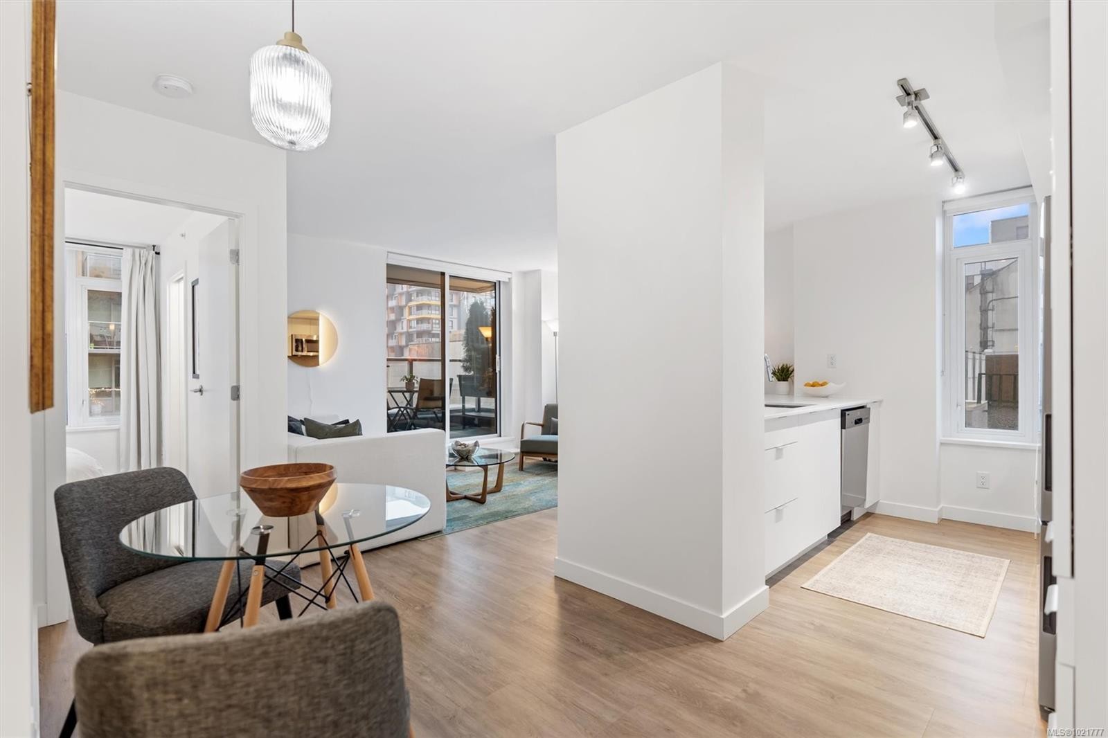 607-845 Johnson St, Victoria, BC - Indoor