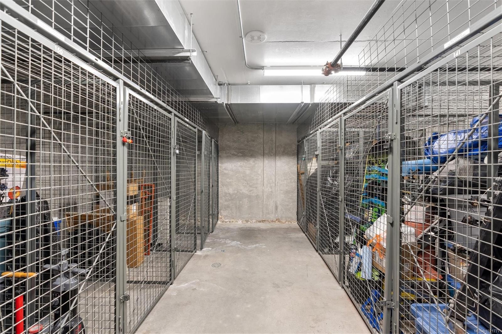 607-845 Johnson St, Victoria, BC - Indoor With Storage