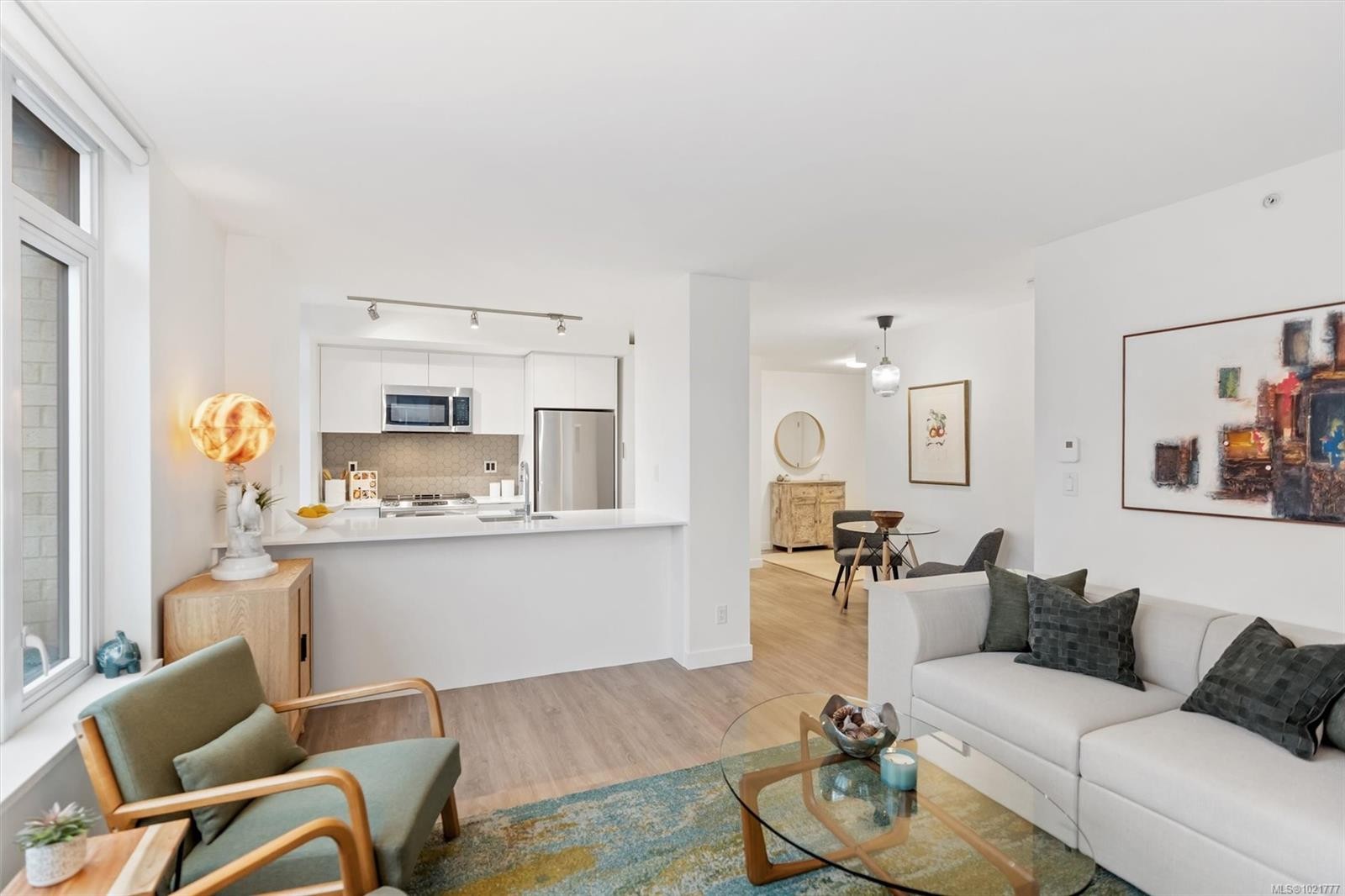 607-845 Johnson St, Victoria, BC - Indoor Photo Showing Living Room