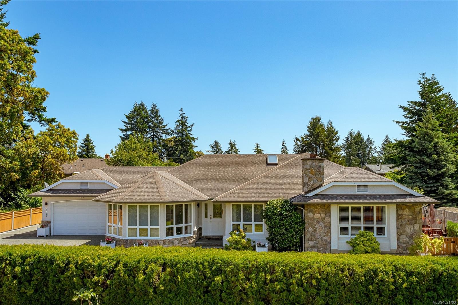 6377 Rodolph Rd, Central Saanich, BC