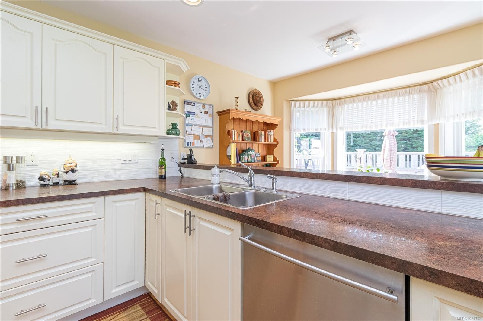 6377 Rodolph Rd, Central Saanich, BC