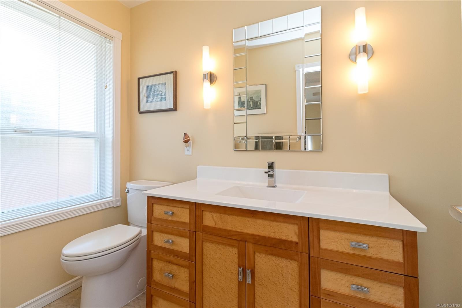 6377 Rodolph Rd, Central Saanich, BC