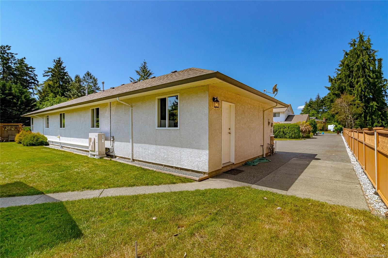 6377 Rodolph Rd, Central Saanich, BC