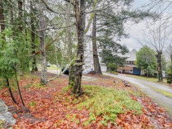 2202 Arbutus Rd Saanich, BC V8N 1V3