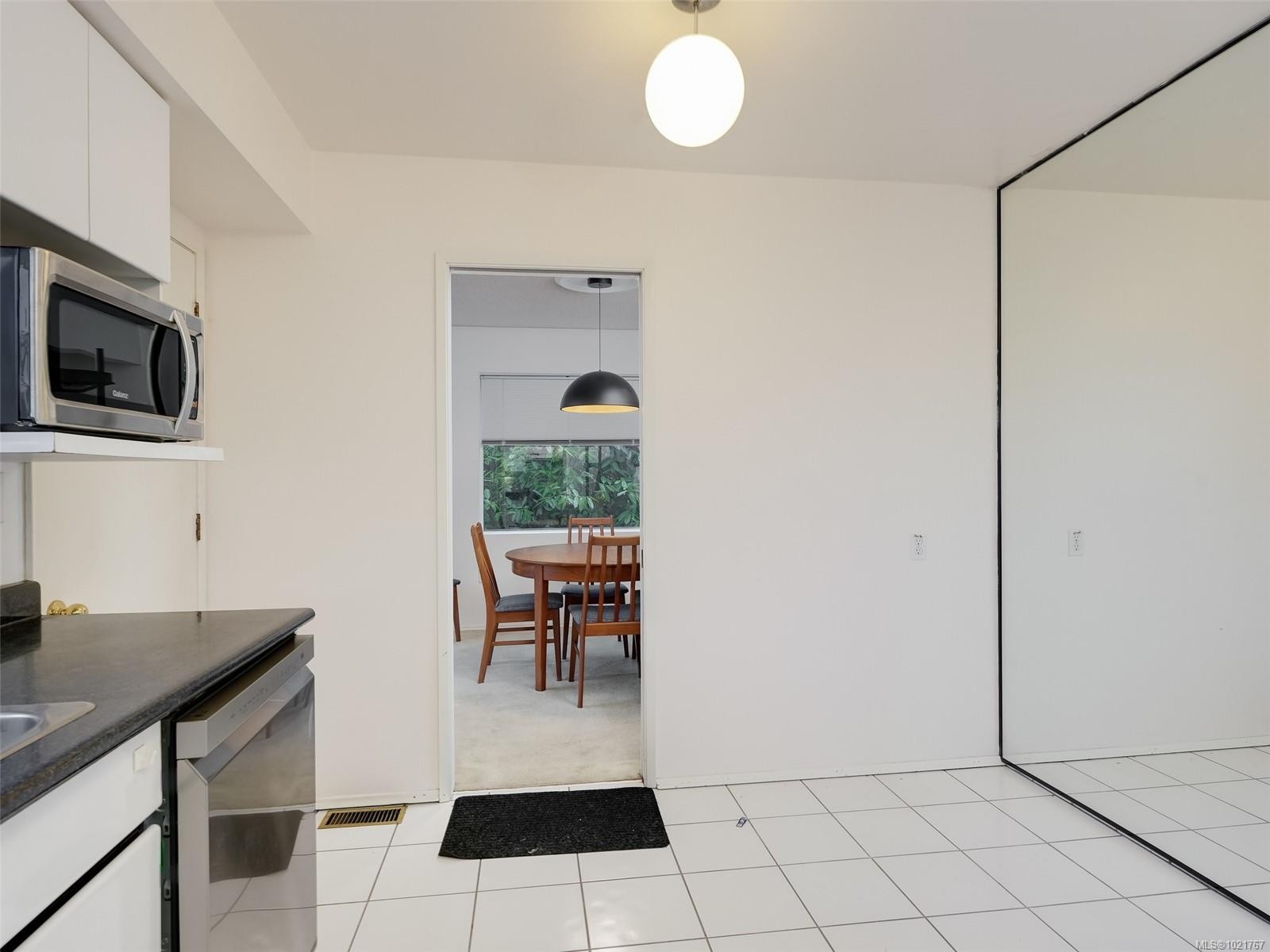 2202 Arbutus Rd, Saanich, BC