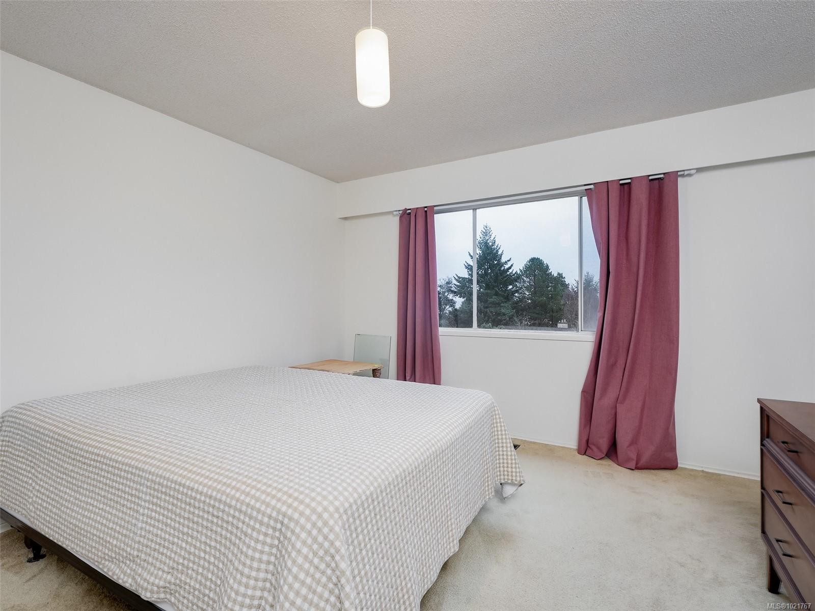 2202 Arbutus Rd, Saanich, BC