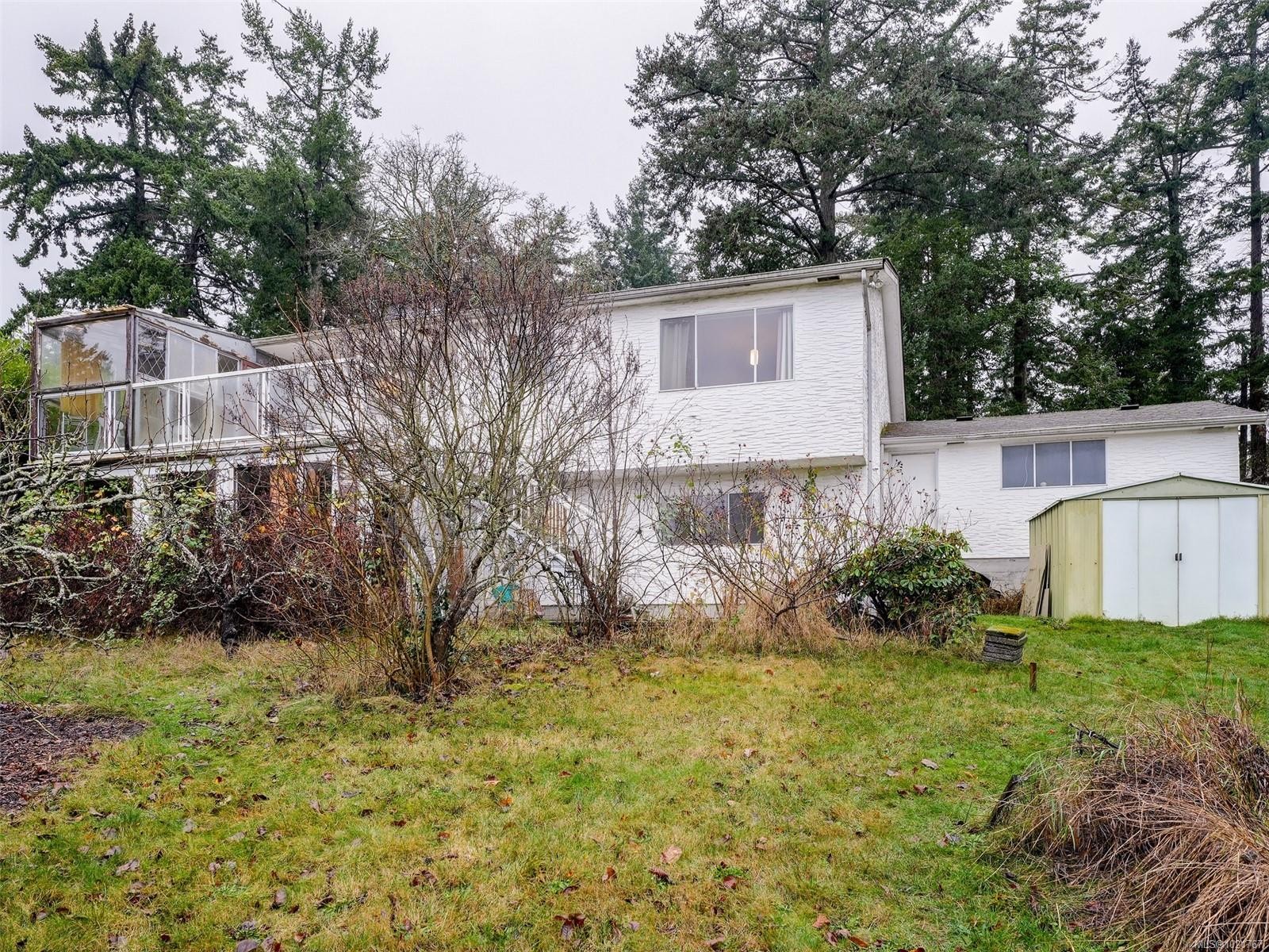 2202 Arbutus Rd, Saanich, BC