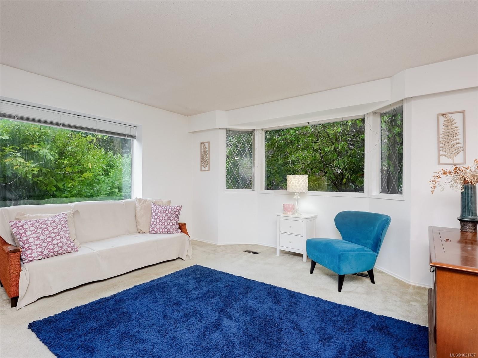 2202 Arbutus Rd, Saanich, BC