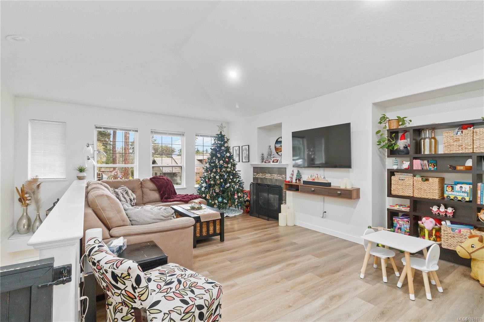 A-3037 Pickford Rd, Colwood, BC