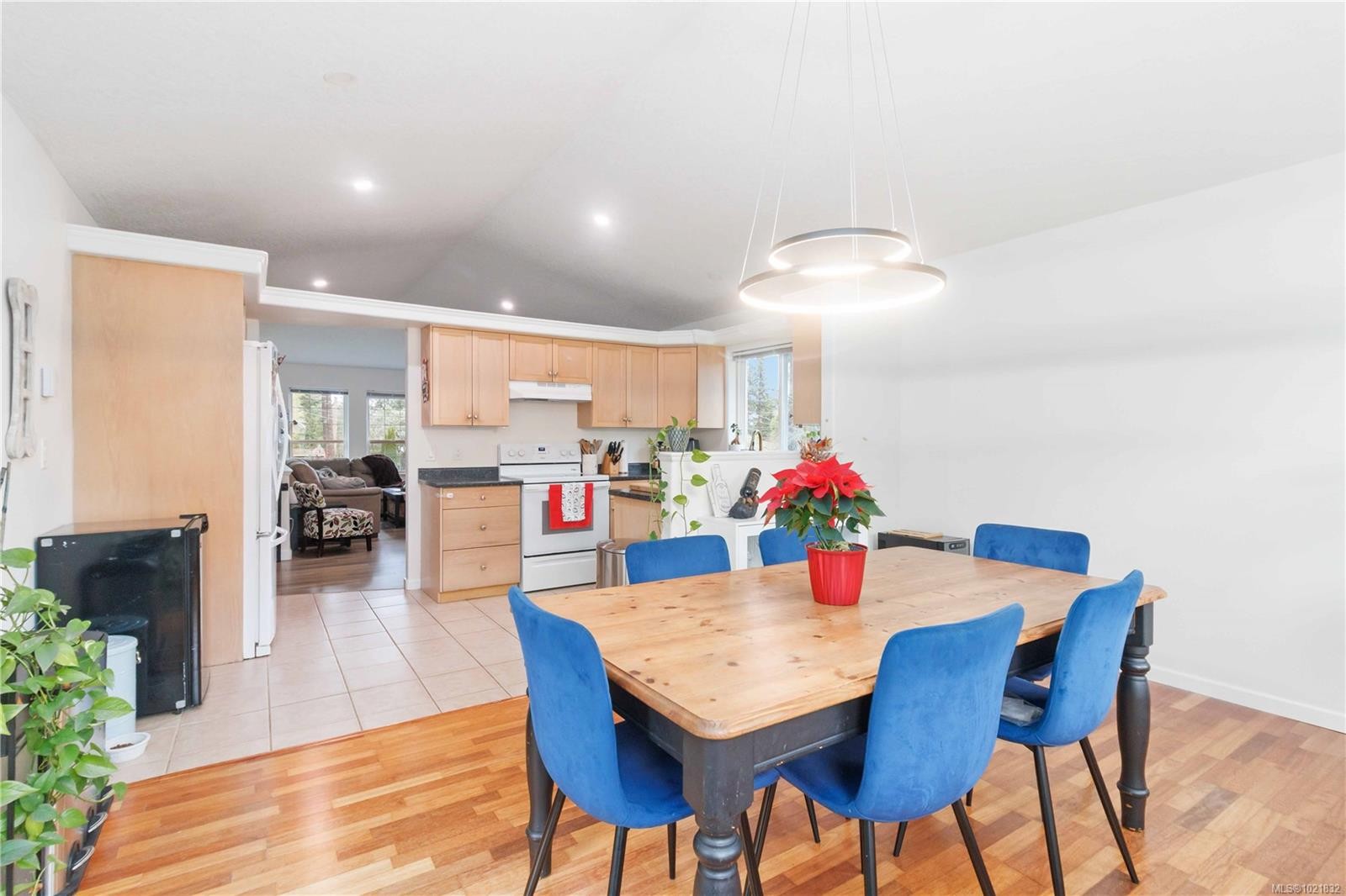 A-3037 Pickford Rd, Colwood, BC