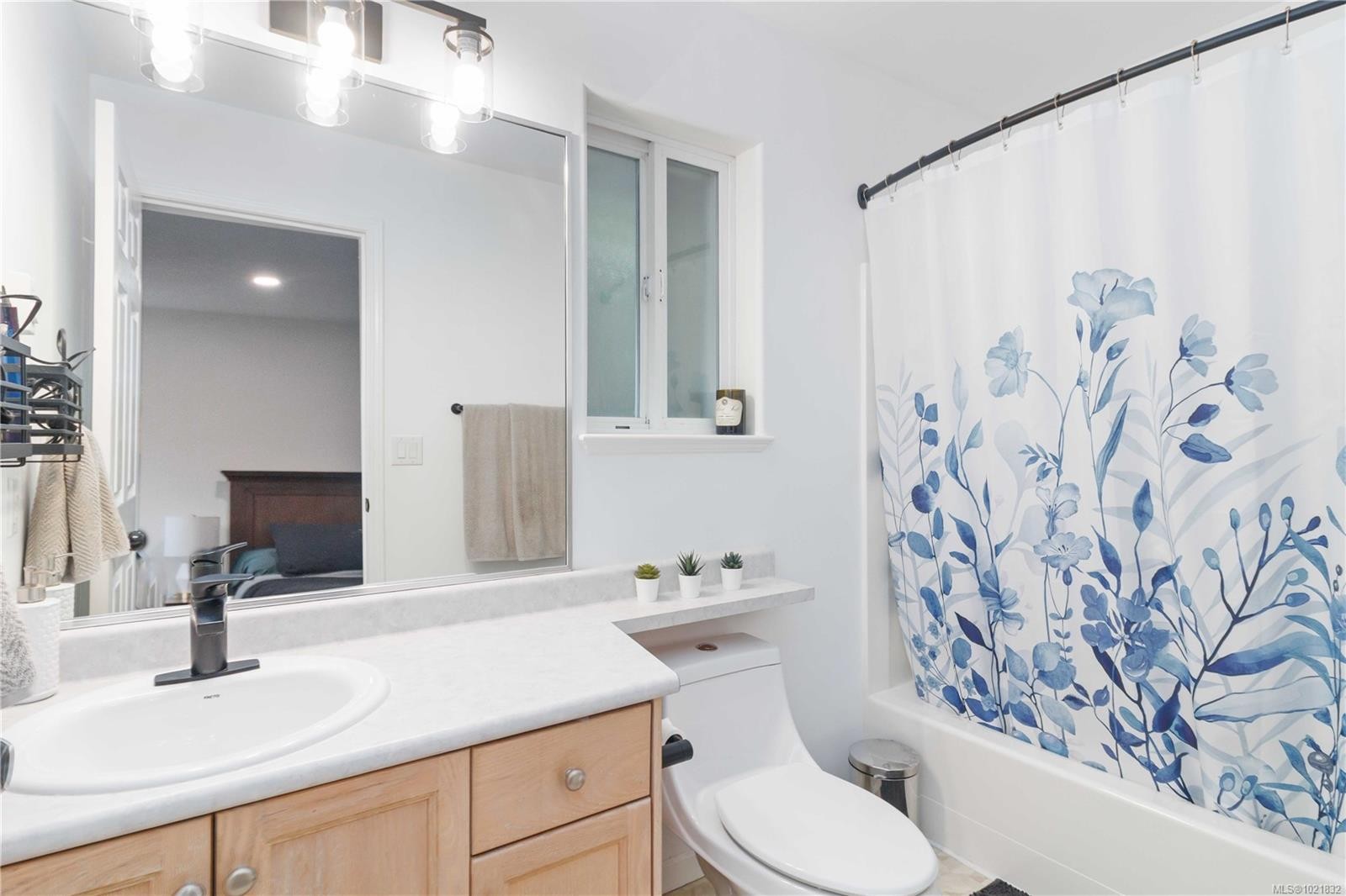 A-3037 Pickford Rd, Colwood, BC