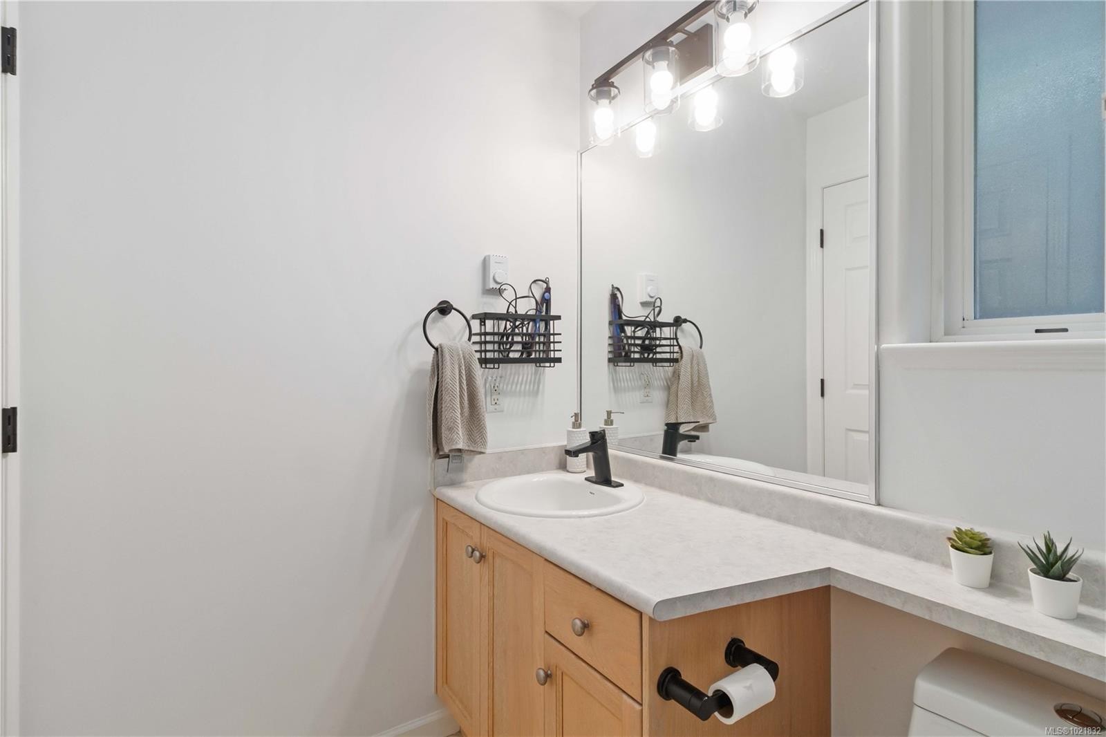 A-3037 Pickford Rd, Colwood, BC