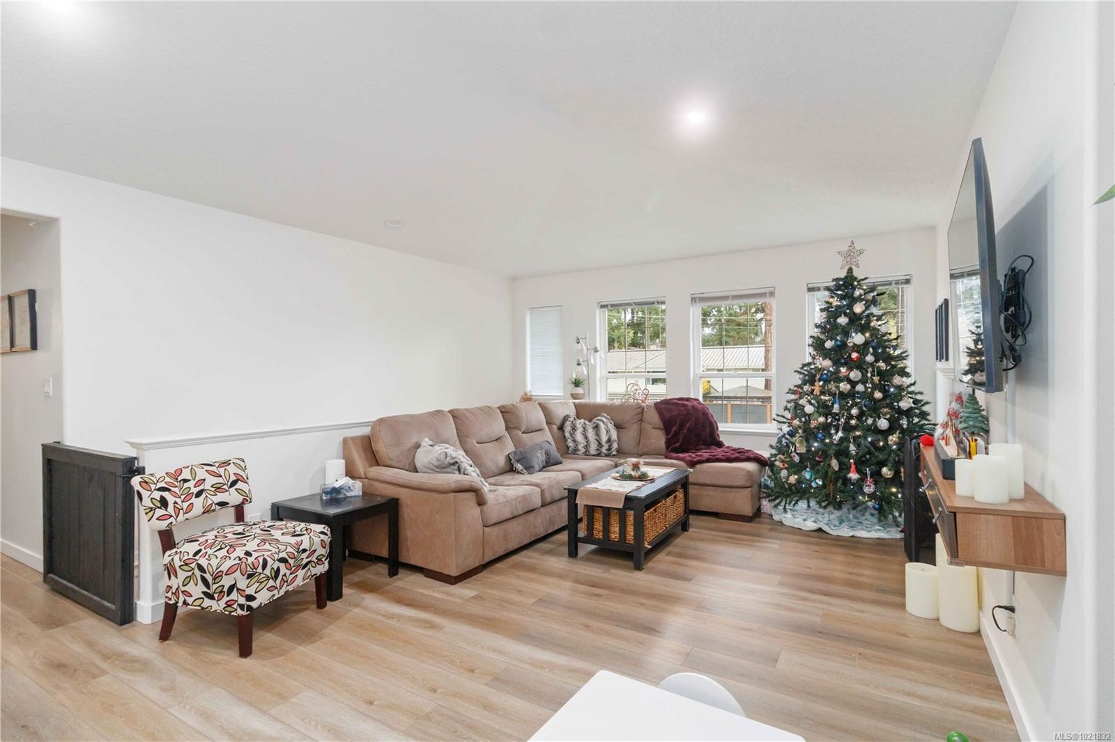 A-3037 Pickford Rd, Colwood, BC