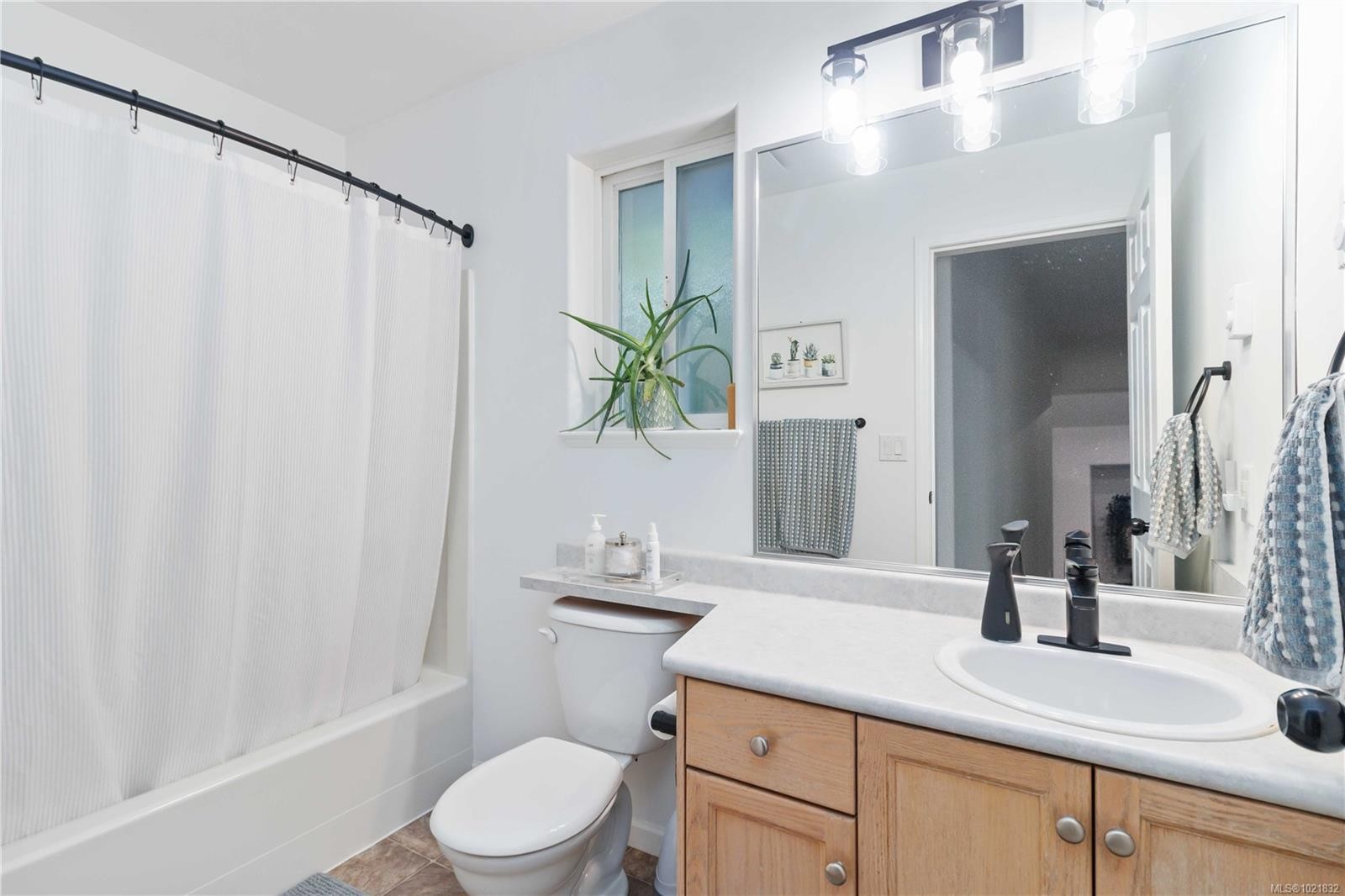 A-3037 Pickford Rd, Colwood, BC